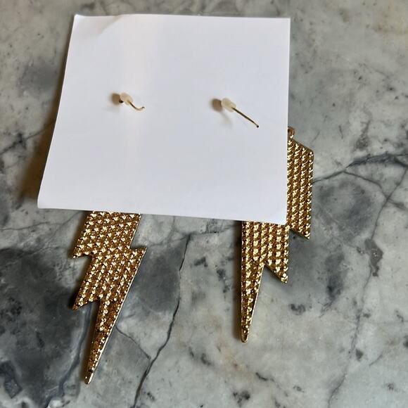 🔥🔥FIRE SALE🔥🔥 Brand New fashion earrings price for both - Picture 5 of 5